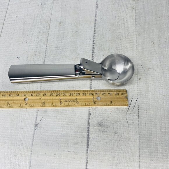 Le Regalo 9 Pieces Ice Cream 4 Glasses And Spoon Plus 1 Scoop Serving Set NEW - Picture 11 of 15